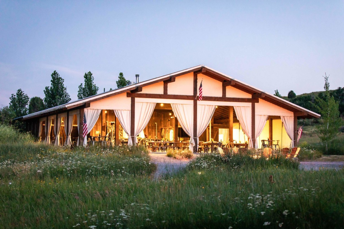 CampfireGrill-Outside-RestaurantatDusk